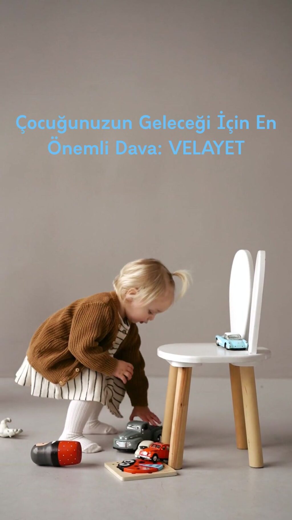 Çocuğun velayeti için açılan velayet davası sürecini ve velayetin değiştirilmesi şartlarını anlatan konsept görsel.