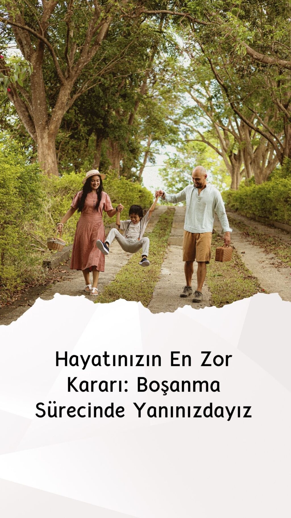 Boşanma davası nasıl açılır sorusunu yanıtlayan, bir evlilik yüzüğü ve ayrılan yolları gösteren bir konsept görsel.